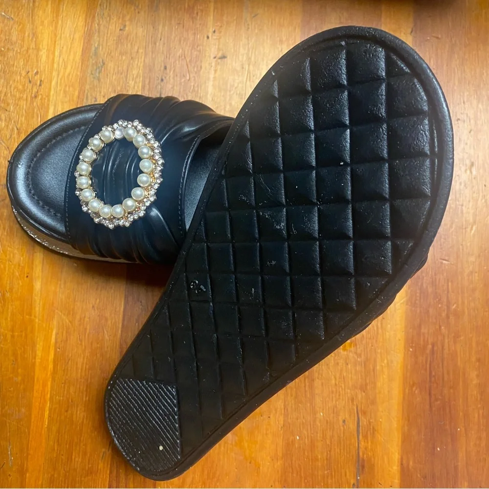 Island Company Black Sandals with Pearl and silver Accent